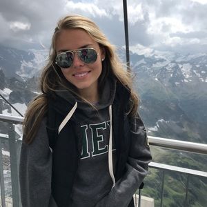 Meet your Posher, Nicole